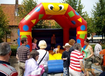 Hüpfburg Happy mit Dach