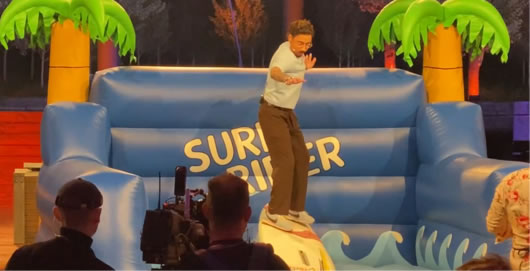 Surfsimulator oder Bullriding mieten