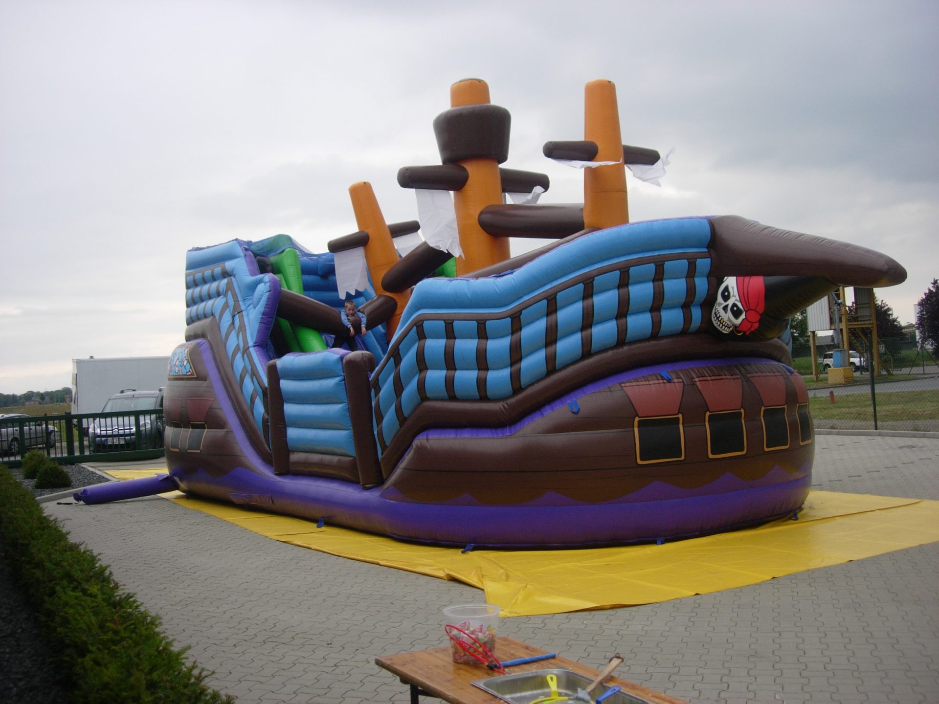 Piratenschiff-Beachparty
